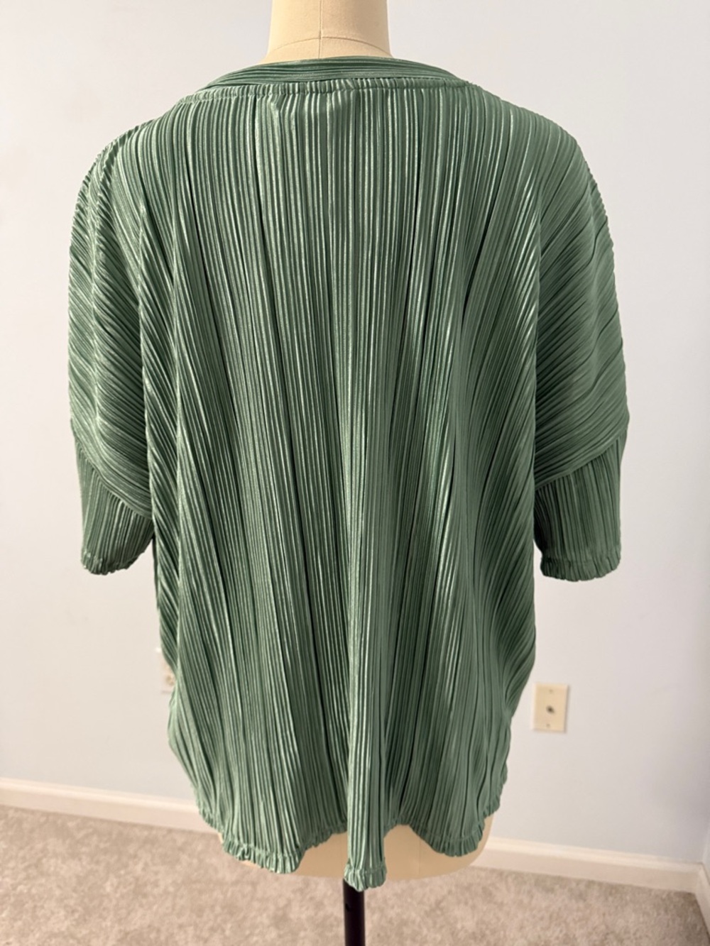Marc New York Pleated Short-Sleeve Top in Moss Green SZXL - Picture 2 of 16